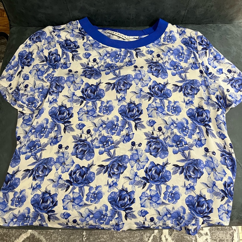 Alice and Olivia short sleeve top